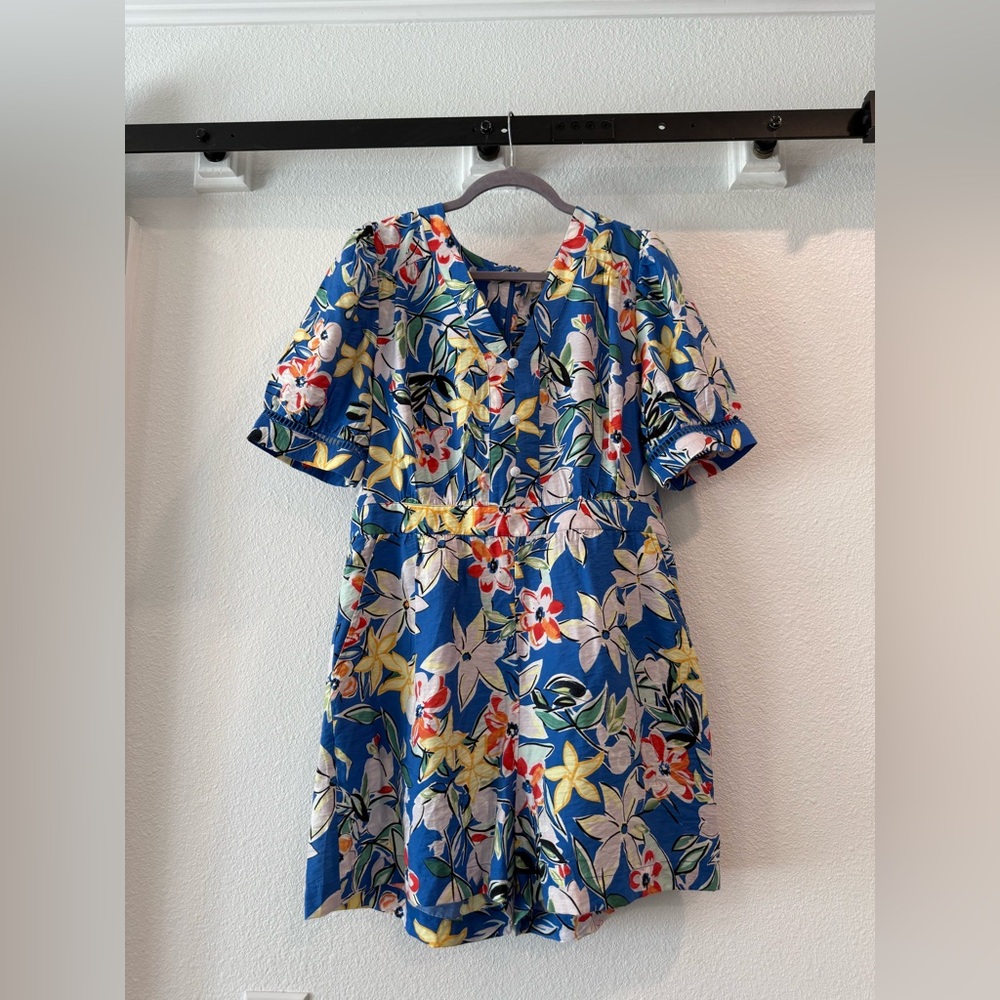 Floral print romper, NWT. Blue/red/yellow. V-neck with delicate white buttons.